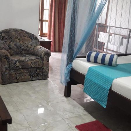 Ferienwohnung Sea Front Hikkaduwa Exterior foto