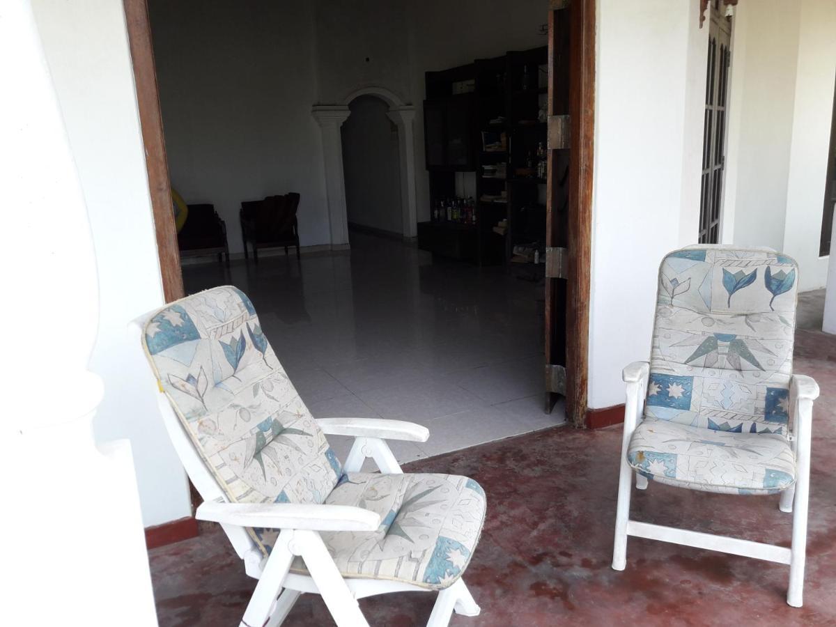 Ferienwohnung Sea Front Hikkaduwa Exterior foto