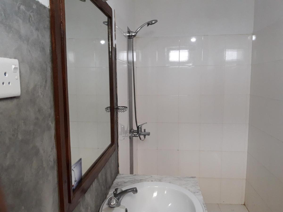 Ferienwohnung Sea Front Hikkaduwa Exterior foto