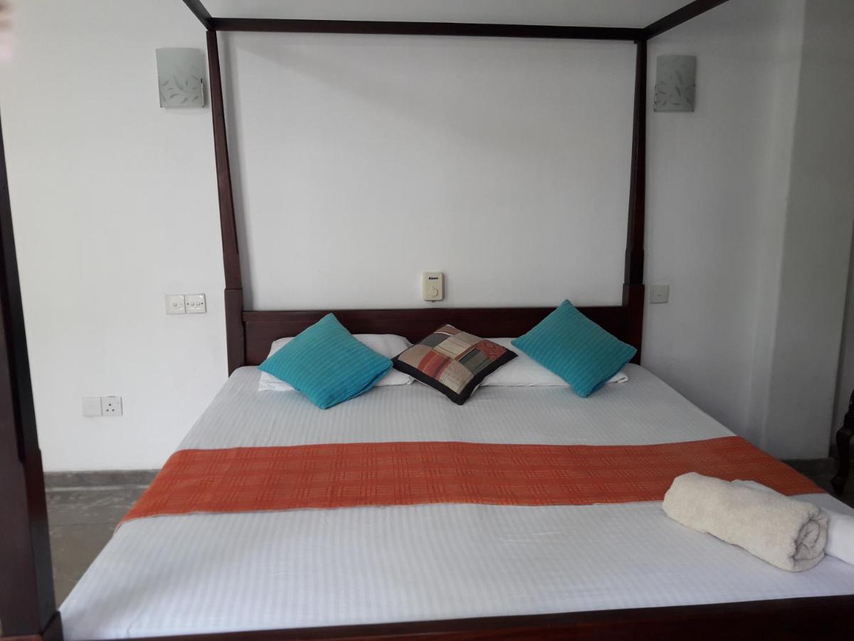 Ferienwohnung Sea Front Hikkaduwa Exterior foto