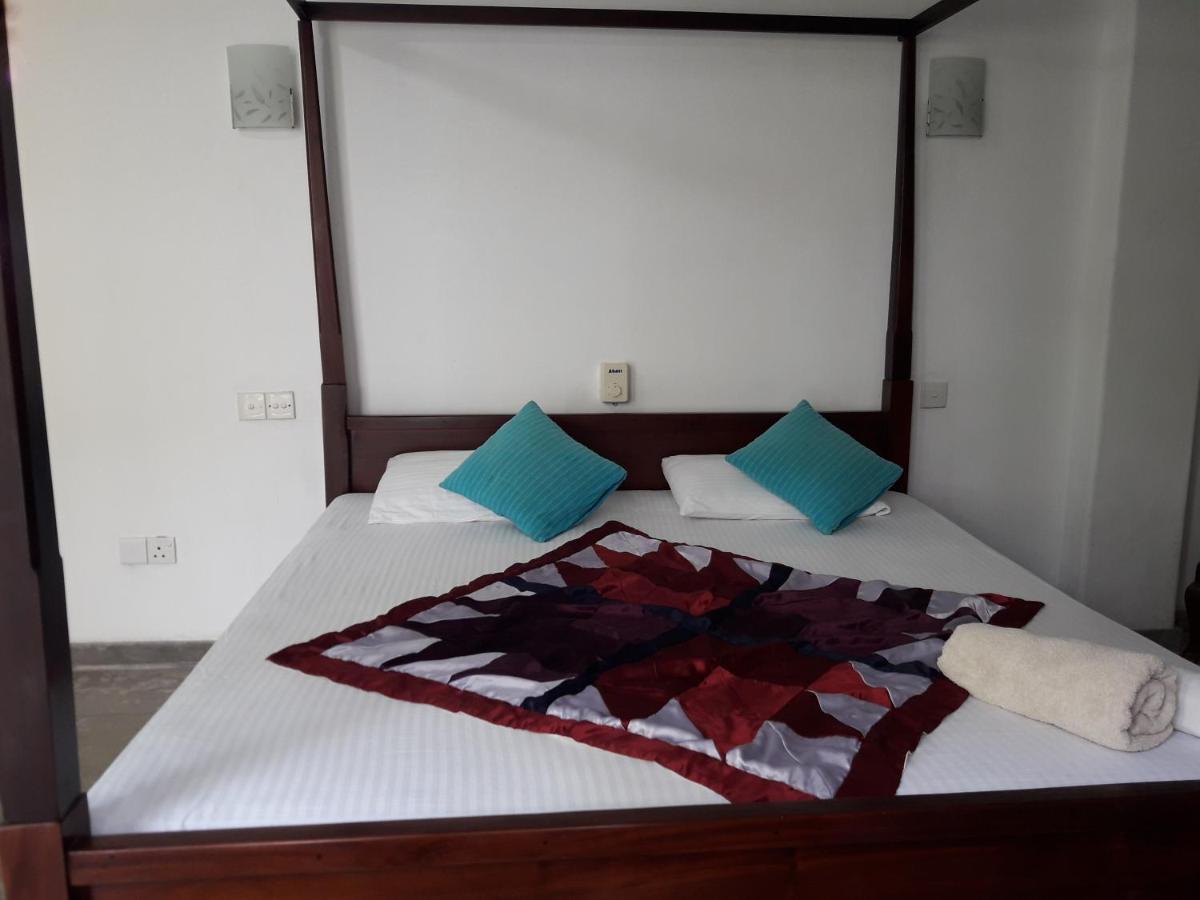 Ferienwohnung Sea Front Hikkaduwa Exterior foto