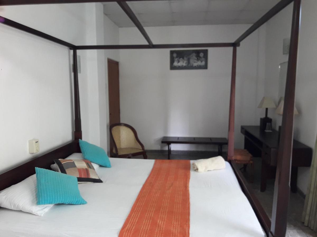 Ferienwohnung Sea Front Hikkaduwa Exterior foto