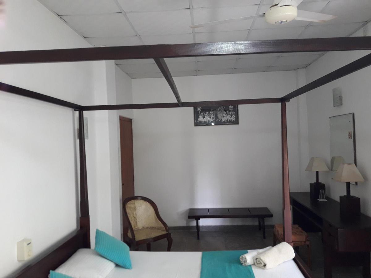 Ferienwohnung Sea Front Hikkaduwa Exterior foto