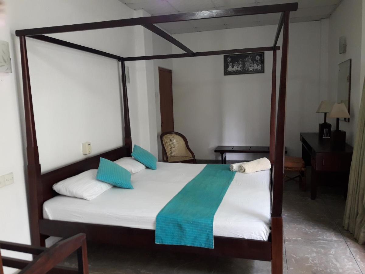 Ferienwohnung Sea Front Hikkaduwa Exterior foto
