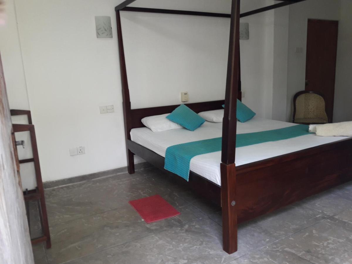 Ferienwohnung Sea Front Hikkaduwa Exterior foto