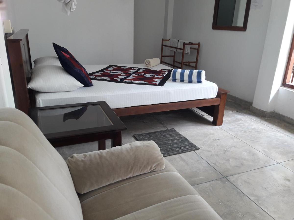 Ferienwohnung Sea Front Hikkaduwa Exterior foto