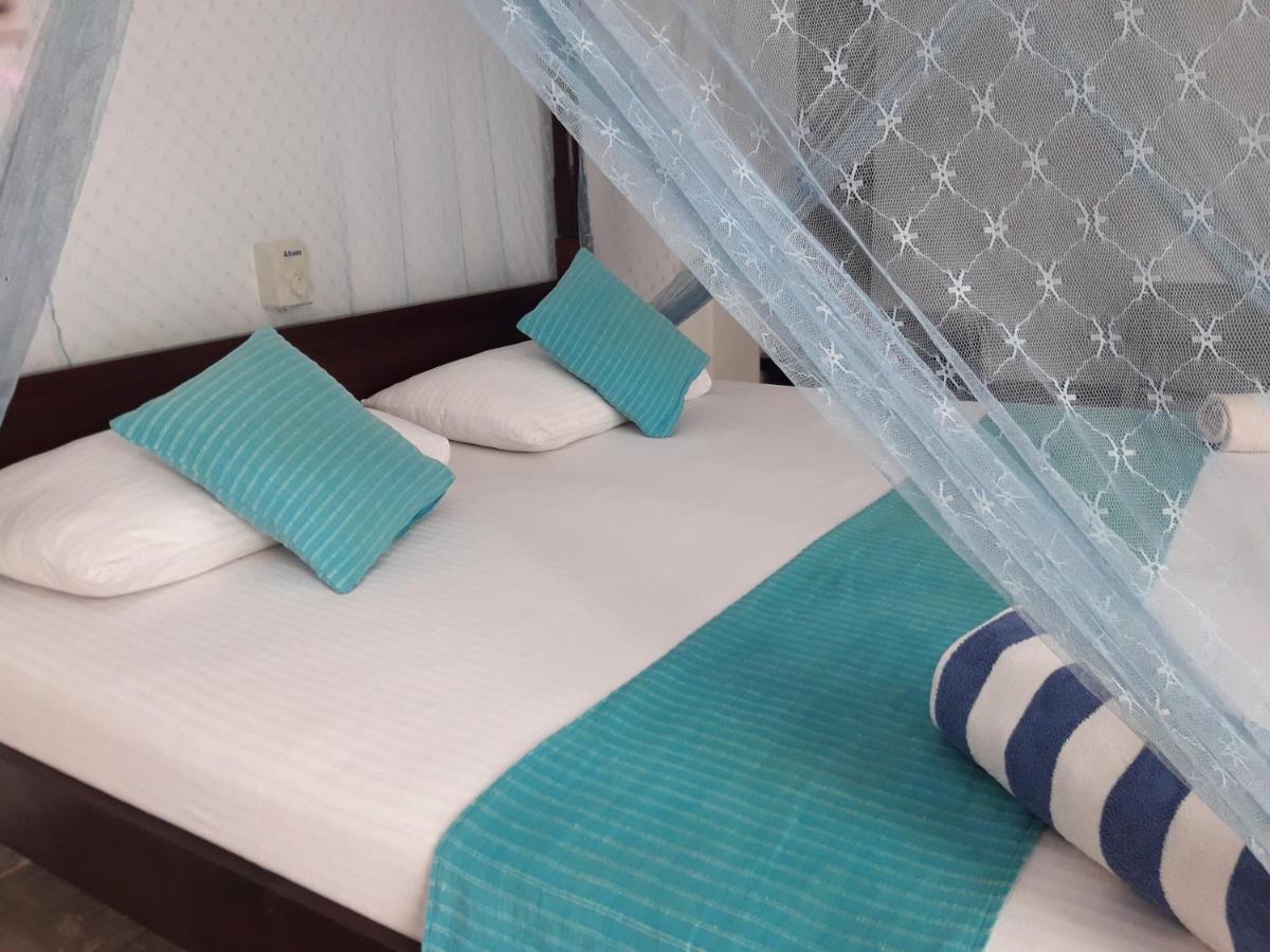 Ferienwohnung Sea Front Hikkaduwa Exterior foto