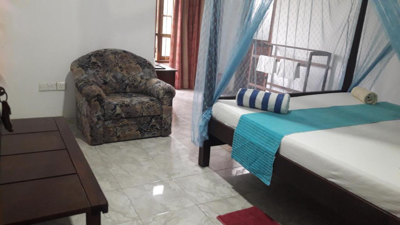 Ferienwohnung Sea Front Hikkaduwa Exterior foto