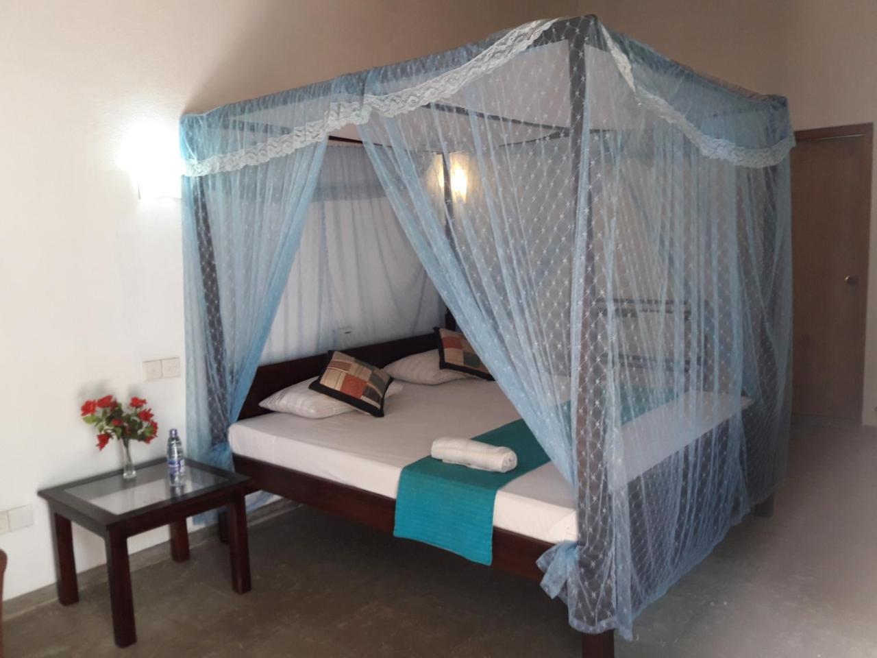 Ferienwohnung Sea Front Hikkaduwa Exterior foto